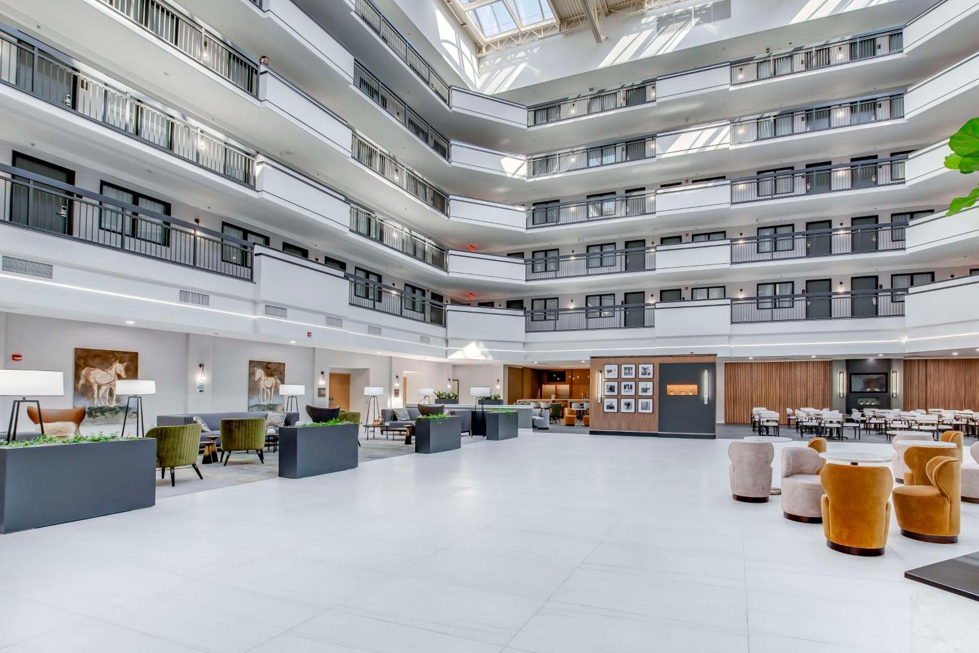 Embassy Suites By Hilton Louisville East Exterior foto