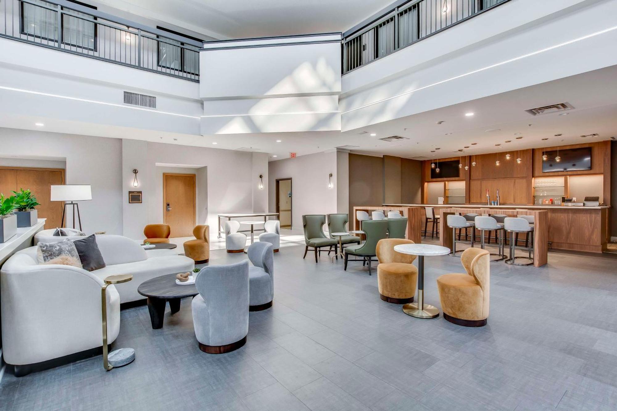 Embassy Suites By Hilton Louisville East Exterior foto